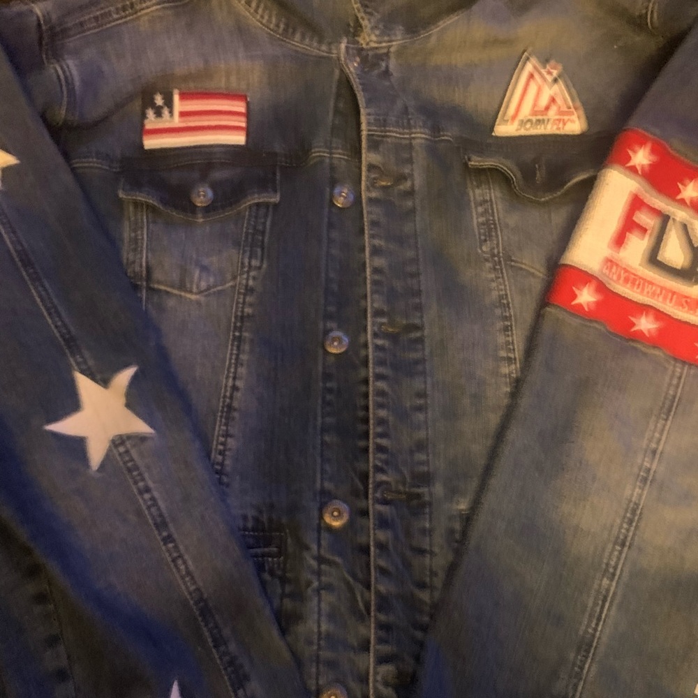 New never worn,fits good,quality is amazing,looks amazing